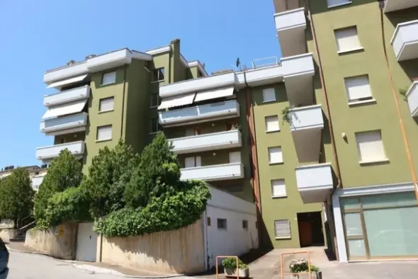 #2293 Uffici al piano terra con garage. Lotto 6
