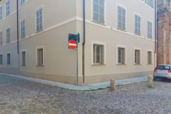 #13913 Ufficio al grezzo (sub 733) in complesso storico