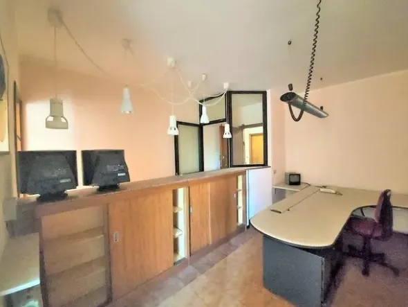 #16165 Ufficio al piano primo con cantina e soffitta