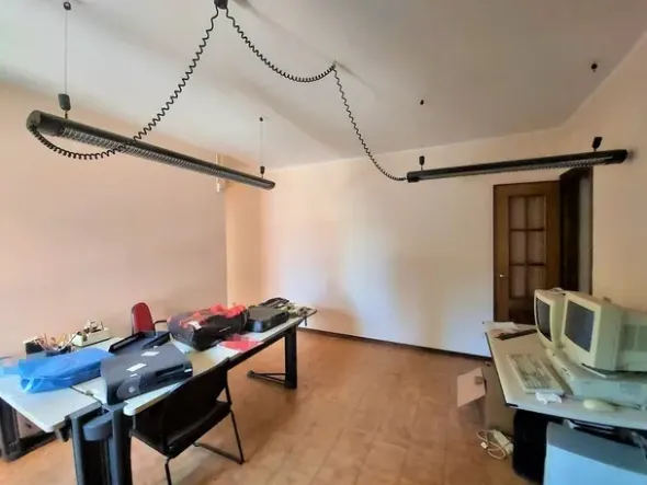 #16165 Ufficio al piano primo con cantina e soffitta