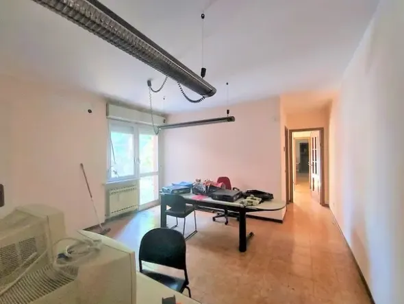 #16165 Ufficio al piano primo con cantina e soffitta