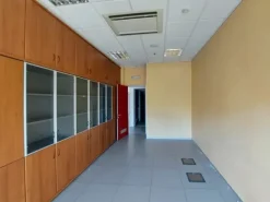 #18773 Ufficio al piano secondo con sei posti auto