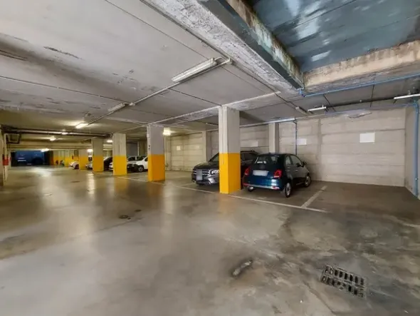 #18773 Ufficio al piano secondo con sei posti auto