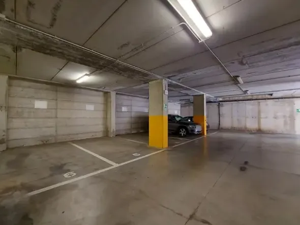 #18773 Ufficio al piano secondo con sei posti auto