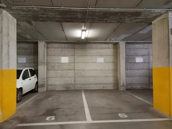 #18773 Ufficio al piano secondo con sei posti auto