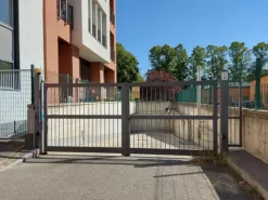 #18773 Ufficio al piano secondo con sei posti auto