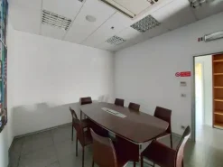 #18773 Ufficio al piano secondo con sei posti auto