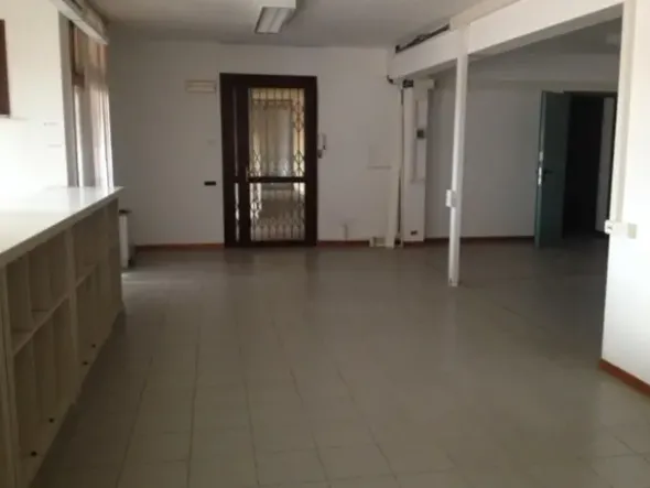 #18350 Ufficio al piano secondo sottostrada