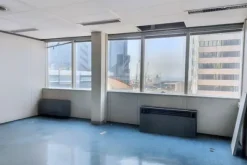 #24214 Ufficio al piano settimo e sei posti auto
