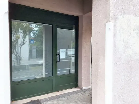 #23907 Ufficio al piano terra con cantina in complesso condominiale