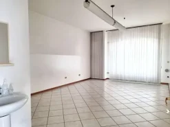 #23907 Ufficio al piano terra con cantina in complesso condominiale