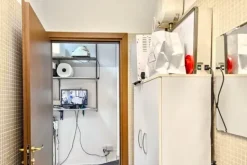 #25828 Ufficio al piano terra in edificio polifunzionale