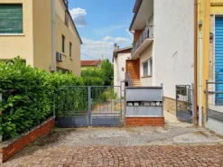 #20984 Ufficio al piano terra rialzato con garage