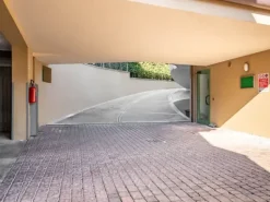#22447 Ufficio al piano terra rialzato con posto auto