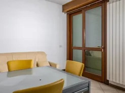 #22447 Ufficio al piano terra rialzato con posto auto