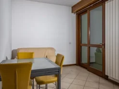 #22447 Ufficio al piano terra rialzato con posto auto