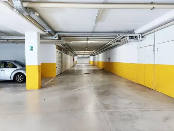 #22085 Ufficio con cantina e posto auto