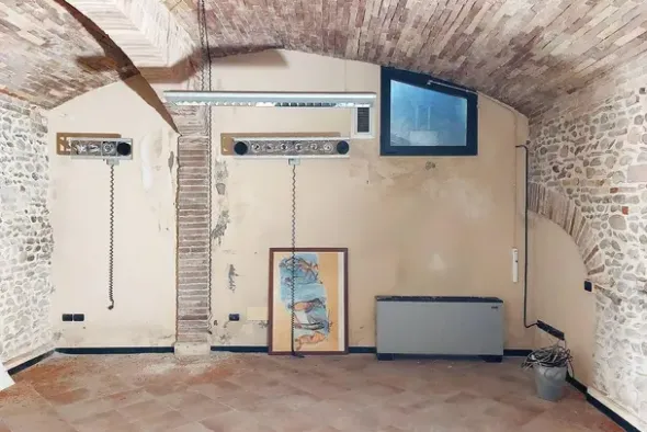 #21948 Ufficio con cantina in edificio ristrutturato