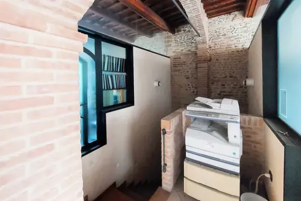 #21948 Ufficio con cantina in edificio ristrutturato