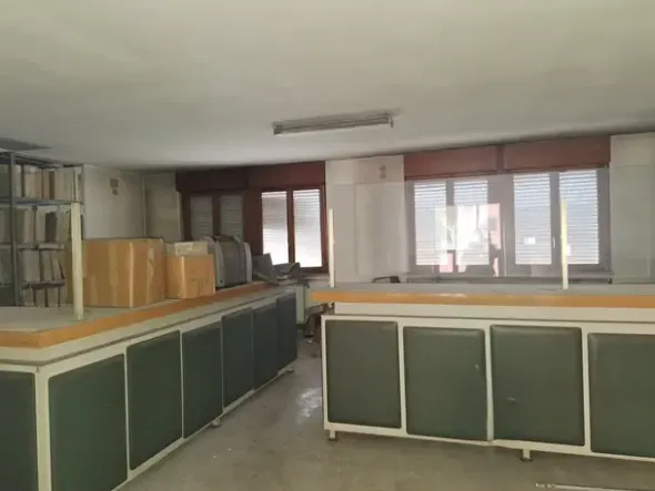 #2638496 Ufficio con cantina in zona centrale