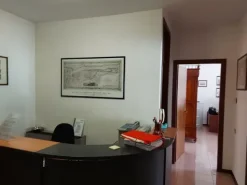 #15171 Ufficio con due posti auto e deposito