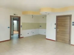 #20737 Ufficio con garage in edificio residenziale