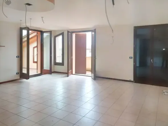#20737 Ufficio con garage in edificio residenziale