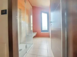 #20737 Ufficio con garage in edificio residenziale