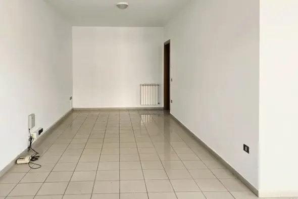 #24651 Ufficio e posto auto in edificio polifunzionale