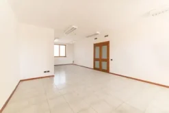 #15372 Ufficio in complesso residenziale