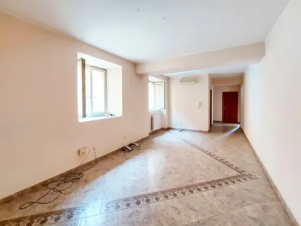 #22163 Ufficio in palazzo storico