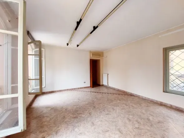 #22163 Ufficio in palazzo storico