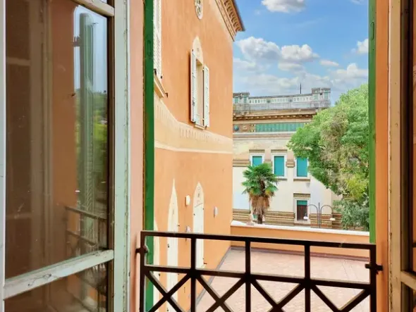 #22163 Ufficio in palazzo storico