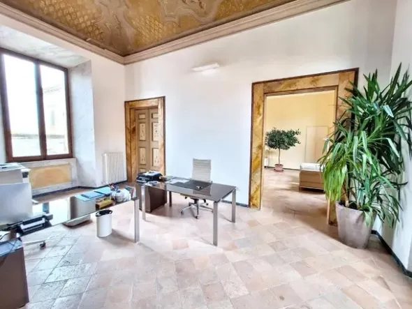 #2515025 Ufficio in palazzo storico con box auto