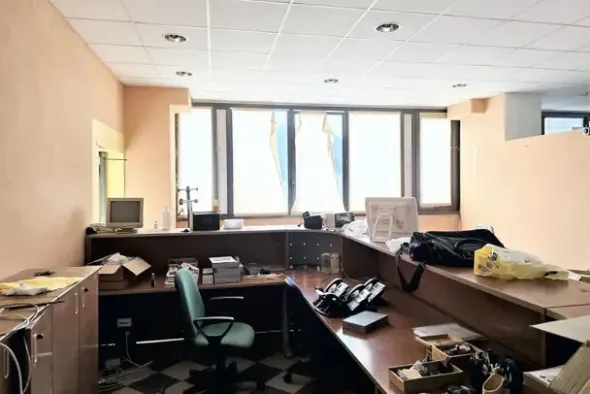 #23919 Ufficio in zona artigianale con parcheggio