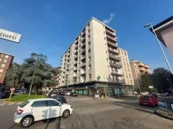 #25898 Ufficio in zona semicentrale con box auto e cantina