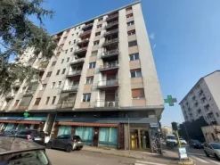#25898 Ufficio in zona semicentrale con box auto e cantina