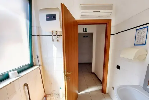 #24349 Ufficio piano sesto in zona semicentrale