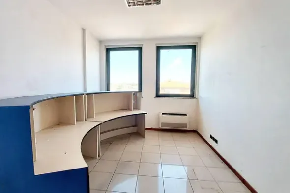 #24349 Ufficio piano sesto in zona semicentrale
