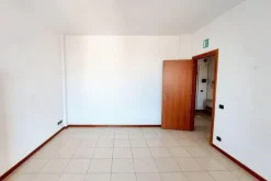 #24349 Ufficio piano sesto in zona semicentrale