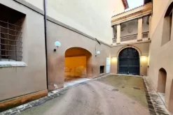 #24623 Ufficio rustico (cappella) in palazzo centrale