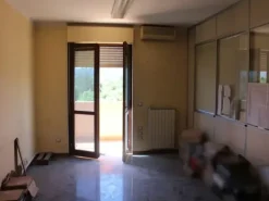 #14668 Ufficio su due livelli con autorimessa