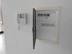 #20592 Un ufficio e diciannove posti auto