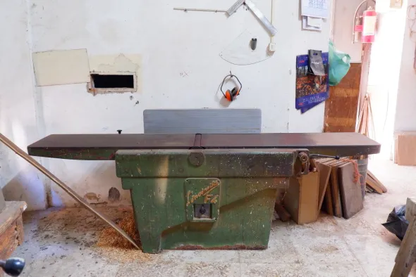 vari macchinari per lavorazione legno