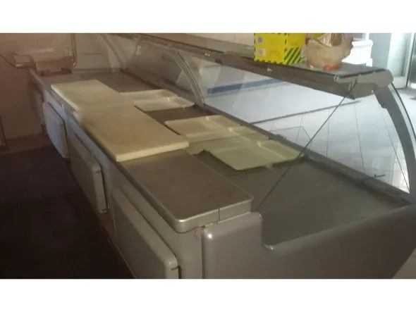 vendo banco macelleria, congelatori e cella frigo