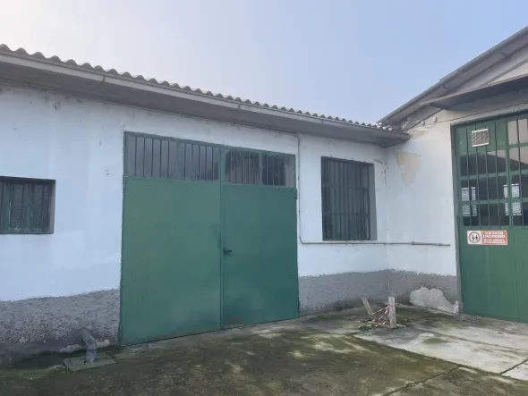 Vendo capannone con annesso terreno edificabile