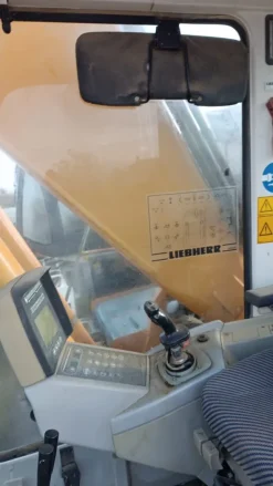 Vendo escavatore cingolato Liebherr 924 litronic