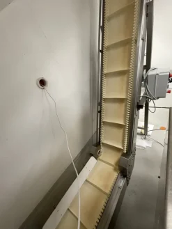 Vendo Nastro trasportatore inclinato per alimenti
