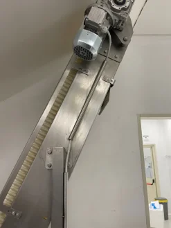 Vendo Nastro trasportatore inclinato per alimenti