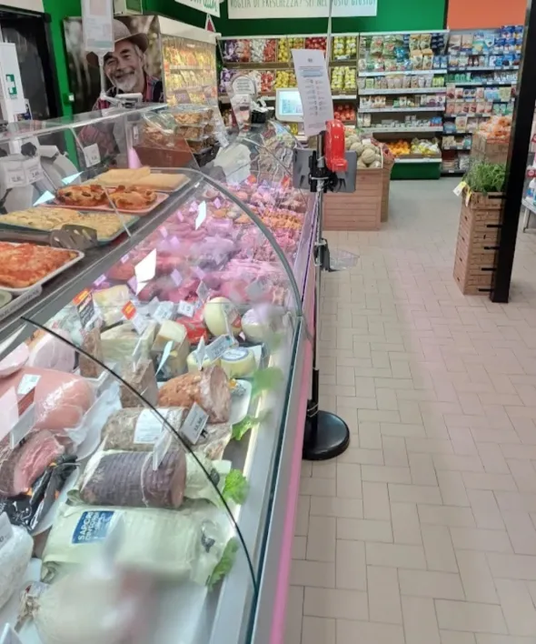 VERO AFFARE:attività commerciale tutto funzionante